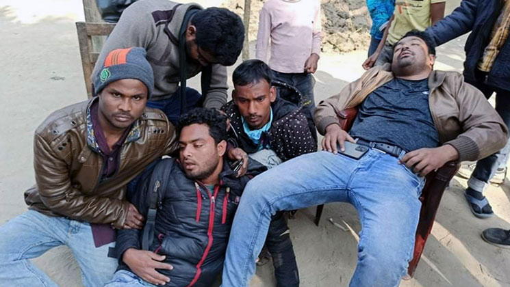 তিন সাংবাদিককে পেটালেন নৌকা প্রার্থীর সমর্থকরা