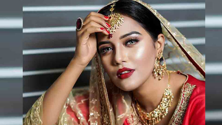বাংলাদেশি তরুনীর বলিউড জয়, মুগ্ধ মালাইকা থেকে অম্বানী
