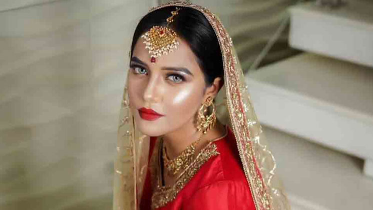 বাংলাদেশি তরুনীর বলিউড জয়, মুগ্ধ মালাইকা থেকে অম্বানী