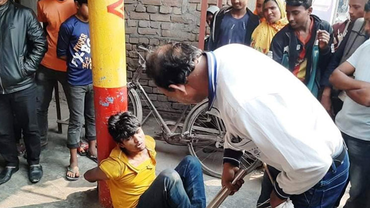 নুডুলস চুরির অভিযোগে কিশোরকে খুঁটিতে বেঁধে নির্যাতন, ভিডিও ভাইরাল