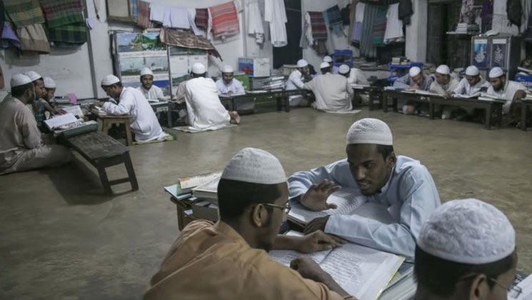 সরকারি নিবন্ধনের উদ্যোগে রাজি নন কেন কওমী মাদ্রাসার নেতারা?