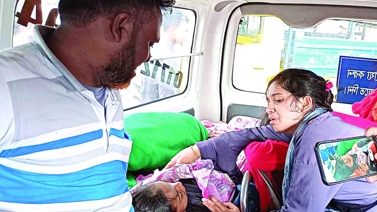 অ্যাম্বুল্যান্স চালককে থামিয়ে মারধর, ছটফট করতে করতে মারা গেল শিশুটি