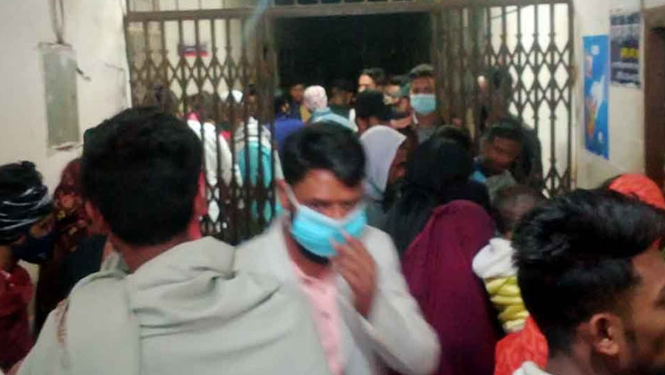 চাঁদপুরে মাইক্রোবাস-অটোরিকশার সংঘর্ষ, নিহত ৪