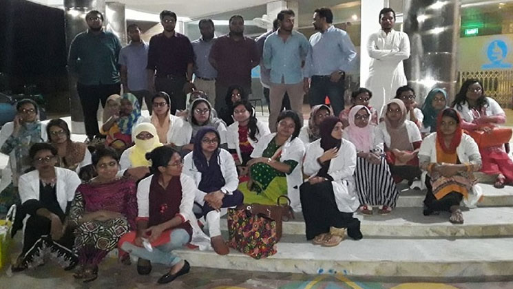 ইন্টার্নদেরকে যৌন হয়রানি, চিকিৎসক প্রত্যাহার