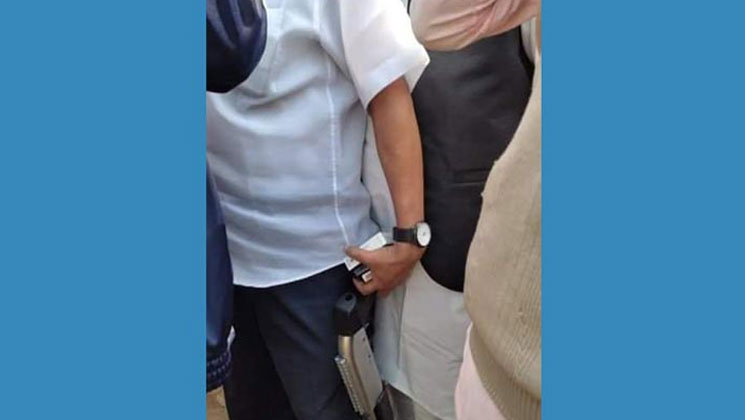 অস্ত্র হাতে প্রচারণায় সাবেক চেয়ারম্যান