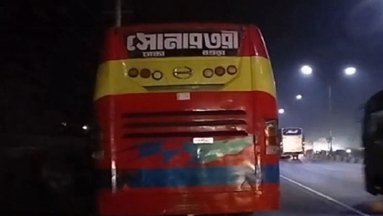 ডাকাতি হওয়া বাসে দুই তরুণীর সর্বনাশ হতে দেখলেন সেলিম