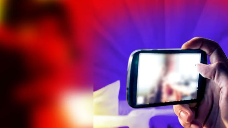 স্ত্রীর সম্মতিতেই নগ্ন ভিডিও ছেড়ে গ্রাহক ধরতেন স্বামী 