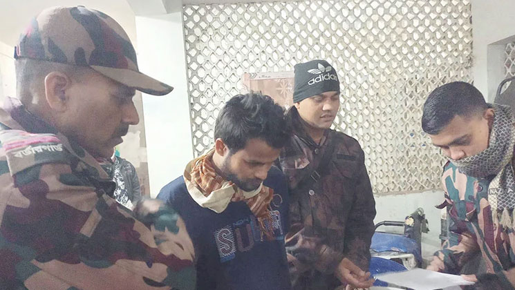বাংলাদেশে অনুপ্রবেশের দায়ে ভারতীয় নাগরিক গ্রেফতার