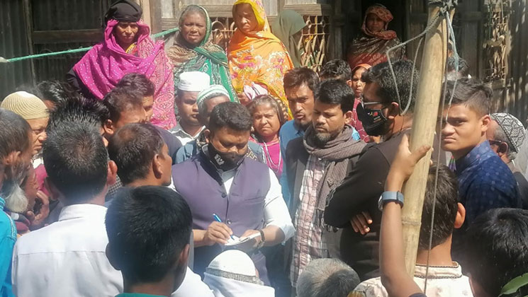 বাবার লাশ খোলা আকাশের নিচে রেখে সম্পদ ভাগাভাগি