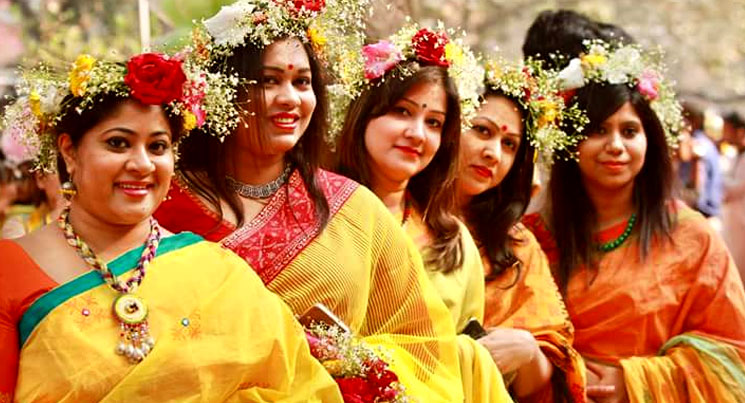 আজি বসন্ত-ভালোবাসায় সরব একাকার হচ্ছে মানুষ