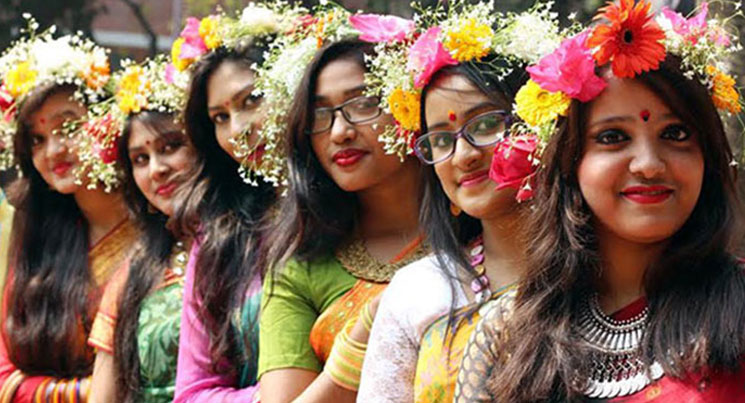 আজি বসন্ত-ভালোবাসায় সরব একাকার হচ্ছে মানুষ