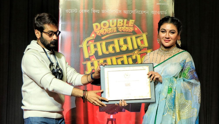 কলকাতায় আরেকটি পুরস্কার জিতলেন জয়া