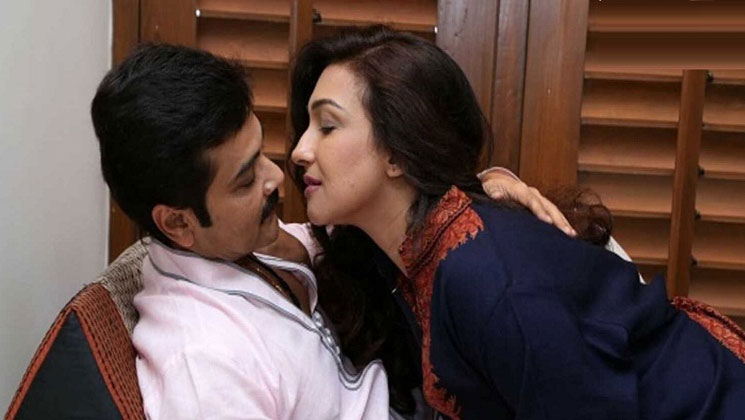 বিয়ের খবর দিলেন ঋতুপর্ণা-প্রসেনজিৎ!