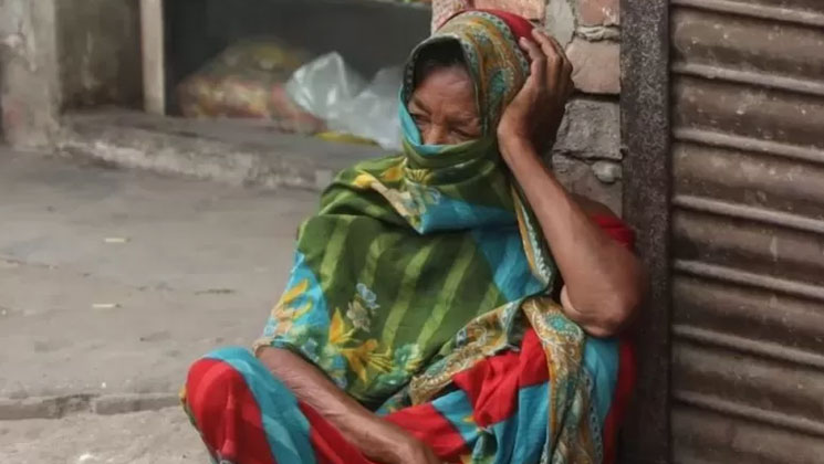 বার্ধক্যে কোথায় গিয়ে থাকবেন? কিভাবে থাকবেন, ভাবছেন কী?