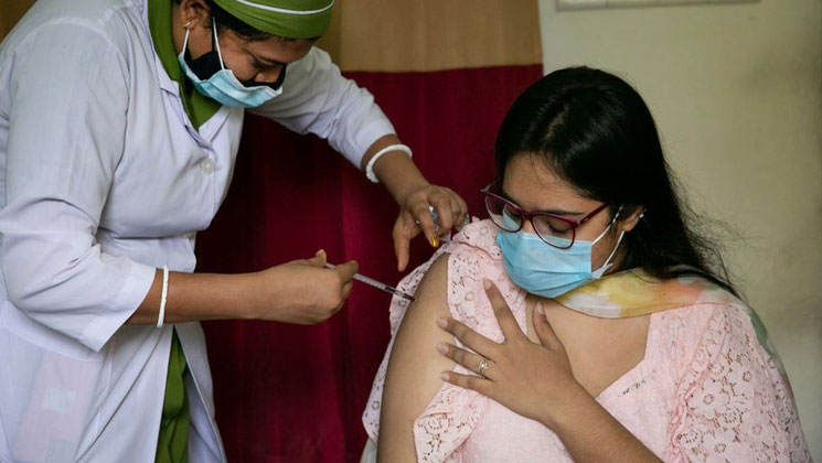 কেন্দ্রে গেলেই দেয়া যাবে টিকা, লাগবে না এসএমএস