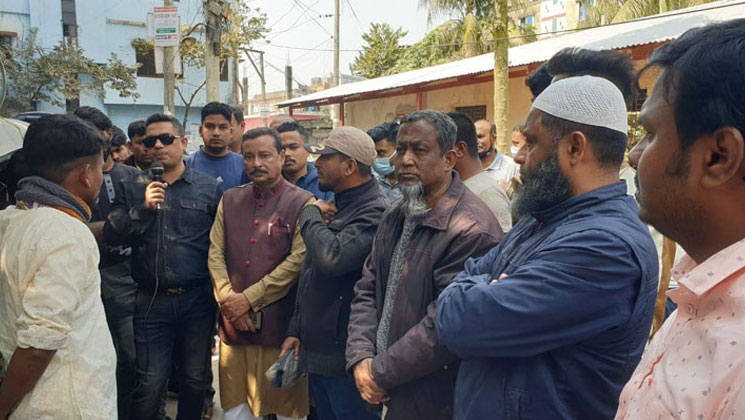 ৬ সন্তানকে বঞ্চিত করে সম্পত্তি প্রদান, লাশ দাফনে বাধা
