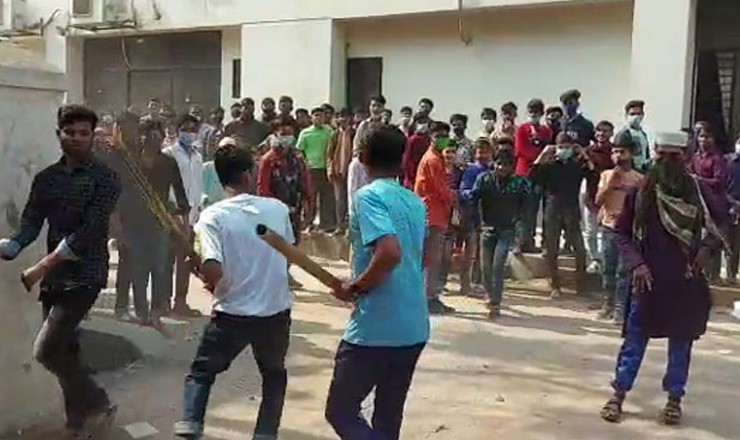টিকা নিতে আসা শিক্ষার্থীদের লাঠিপেটা