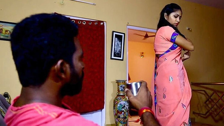 যে লক্ষণগুলো দেখলে বুঝবেন বিবাহিত নারী ও পরকীয়ায় লিপ্ত