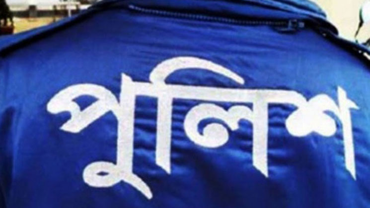 নোয়াখালীতে শিক্ষককে পেটালেন এসআই
