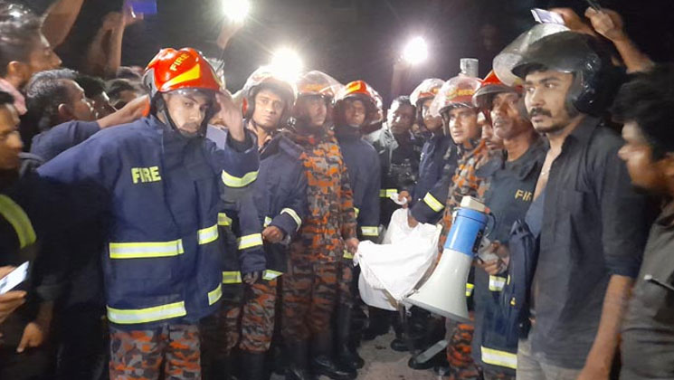 গ্যাস সিলিন্ডার বিস্ফোরণে শিশুর মৃত্যু, দগ্ধ বাবা-মা ও ভাই