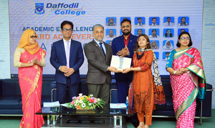 এইচএসসি ২০২১ সালের কৃতি শিক্ষার্থীদের সংবর্ধনা ও পুরস্কার প্রদান ড্যাফোডিল'র