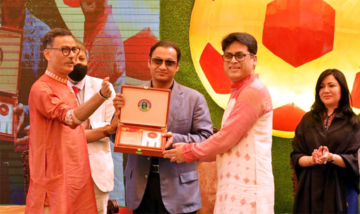 সায়েম সোবহান আনভীরকে সংবর্ধনা ও আজীবন সদস্যপদ দিল ইস্টবেঙ্গল ক্লাব