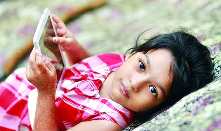 শিশুদের প্রযুক্তি আসক্তি যেভাবে দূর করবেন