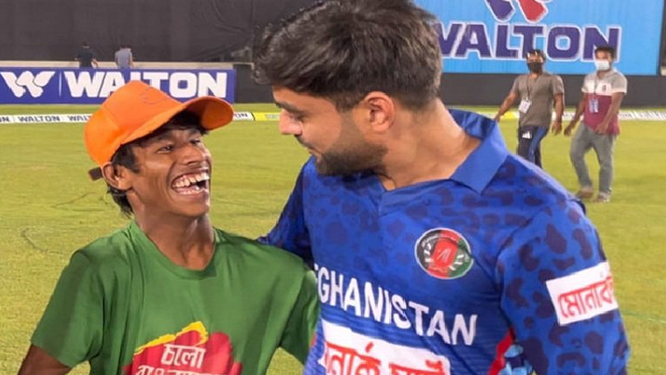 বাংলাদেশি ভক্তের আবদার মেটালেন রশিদ খান