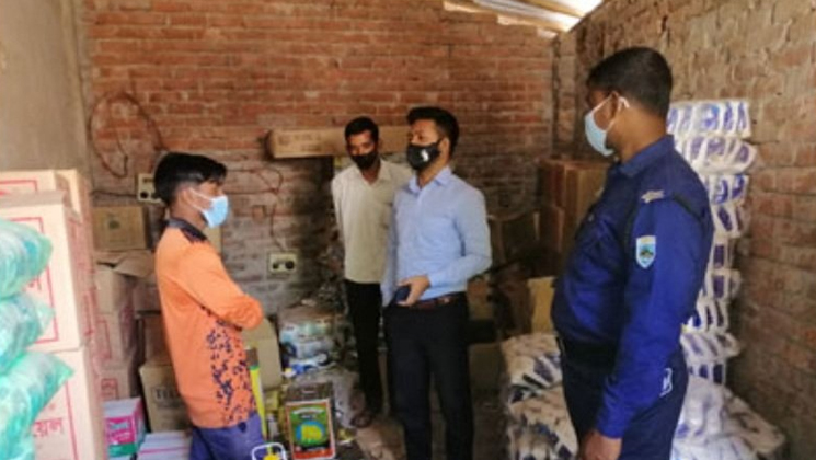 বোতলের তেলের মূল্য তুলে বেশি দামে বিক্রি, ৩৫ হাজার টাকা জরিমানা