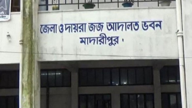 আদালত প্রাঙ্গনে অজ্ঞান পার্টির খপ্পরে বৃদ্ধ, সব খুইয়ে ভর্তি হলেন হাসপাতালে