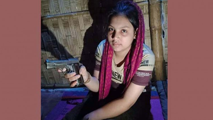 রোহিঙ্গা ক্যাম্পের আতঙ্ক এখন নারী অস্ত্রধারীরা