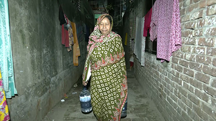 পীর সাহেবের গলিতে পানি নেই, ভোগান্তিতে ৩৫ পরিবার