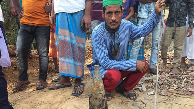 আখাউড়ায় মাটি খুঁড়তেই মিলল মর্টার শেল