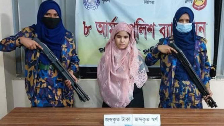 স্বর্ণের বার ও মাদক বিক্রির টাকাসহ রোহিঙ্গা নারী আটক