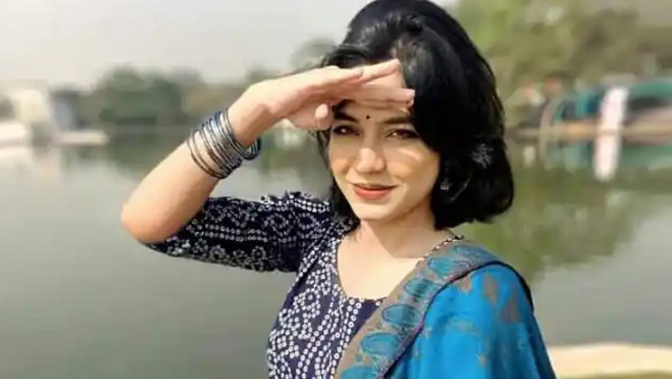 তুই গায়ে হাত দিলি ক্যান, এখন পা ধরে মাপ চাবি!