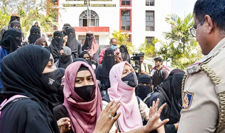 হিজাব বিতর্ক: যে রায় দিলেন কর্ণাটকের হাইকোর্ট