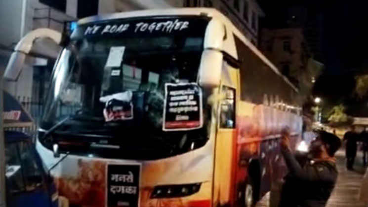 মোস্তাফিজদের টিম বাসে হামলা