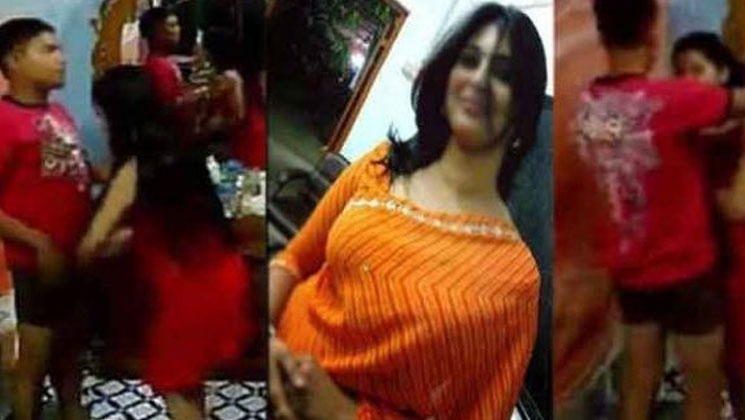ফেল করানোর ভয় দেখিয়ে ছাত্রদের শারীরিক সম্পর্কে বাধ্য করতেন শিক্ষিকা