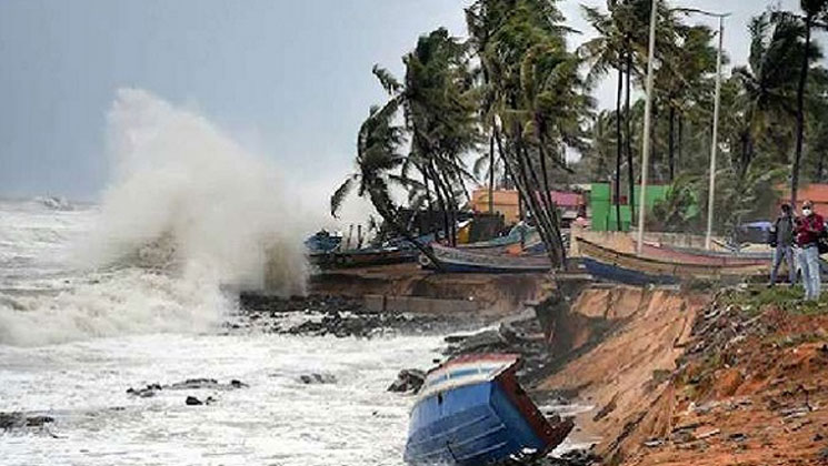 ভয়ঙ্কর ঘূর্ণিঝড় আছড়ে পড়ার শঙ্কা, যা জানাল আবহাওয়া অফিস