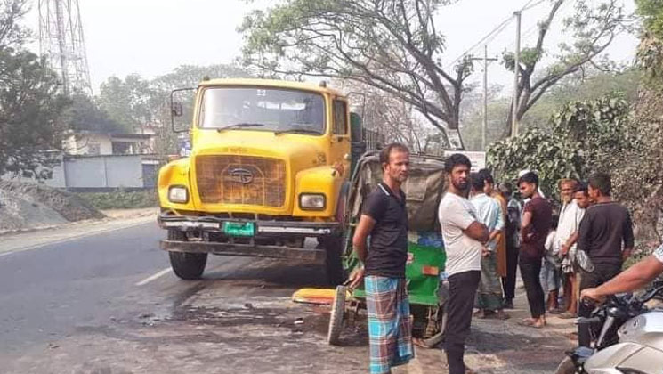 মাধবপুরে ট্রাকচাপায় নিহত ৩