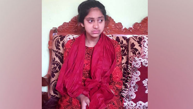 মা-বাবার বিচ্ছেদ, বাড়ি ছেড়ে পালিয়ে রাস্তায় ঘুরছে মেঘলা