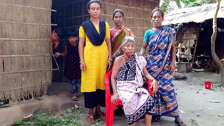নাতি জামাইয়ের রোজগারে চলে ৩ বিধবার সংসার, নেই ঘরবাড়ি