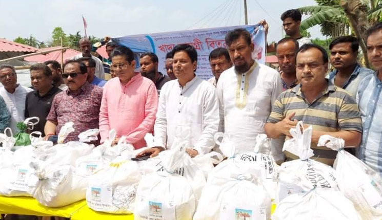 যশোরের সিরাজ সিংগা আশ্রয়ণ প্রকল্পে খাদ্য সামগ্রী বিতরণ