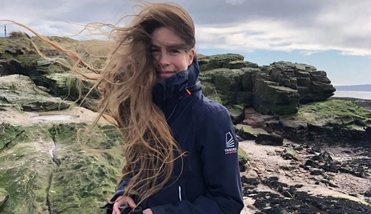 নারীর চুলে বাসা বেঁধে ৮৪ দিন বসবাস ফিঞ্চ পাখির