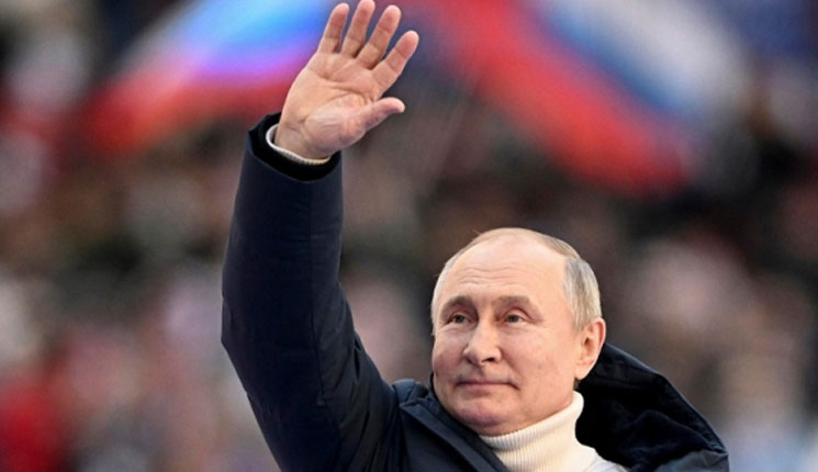 ইউক্রেনে হামলার পর জনপ্রিয়তা বেড়েছে পুতিনের
