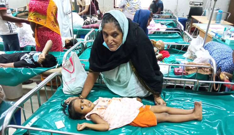 রোগীর চাপ সামাল দিতে আইসিডিডিআরবিতে টাঙ্গানো হয়েছে তৃতীয় তাবু