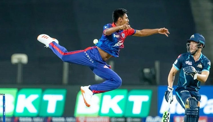 দিল্লীর হয়ে অভিষেকেই ‘উড়ন্ত’ ফিজ