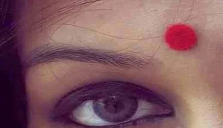 টিপ পরছোস কেন’ বলেই কলেজ শিক্ষিকাকে গালি পুলিশ সদস্যর!