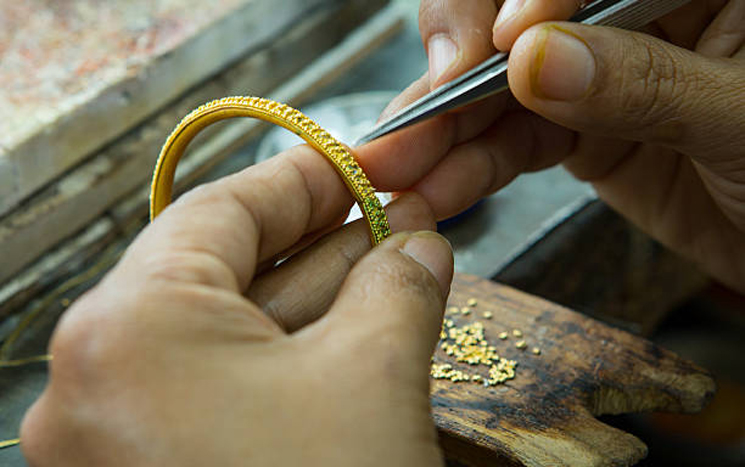 ভারতীয় মালাবার গোল্ড বাংলাদেশে আসলে বেকার হবে লক্ষাধিক শ্রমিক