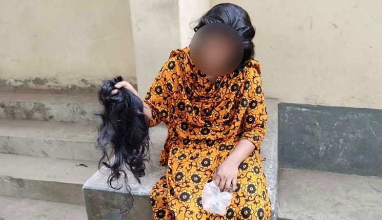 বঁটি দিয়ে পোশাককর্মীর চুল কেটে দিলেন স্বামী